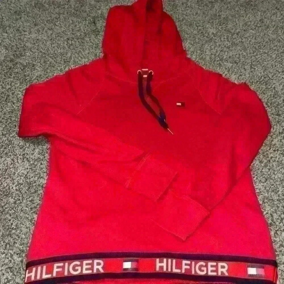 Tommy Hilfiger Tops - Tommy Hilfiger sweatshirt